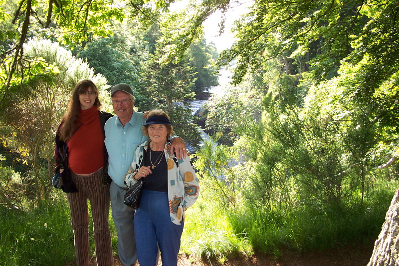 Sue, Dad & Mum - Reekie Linn